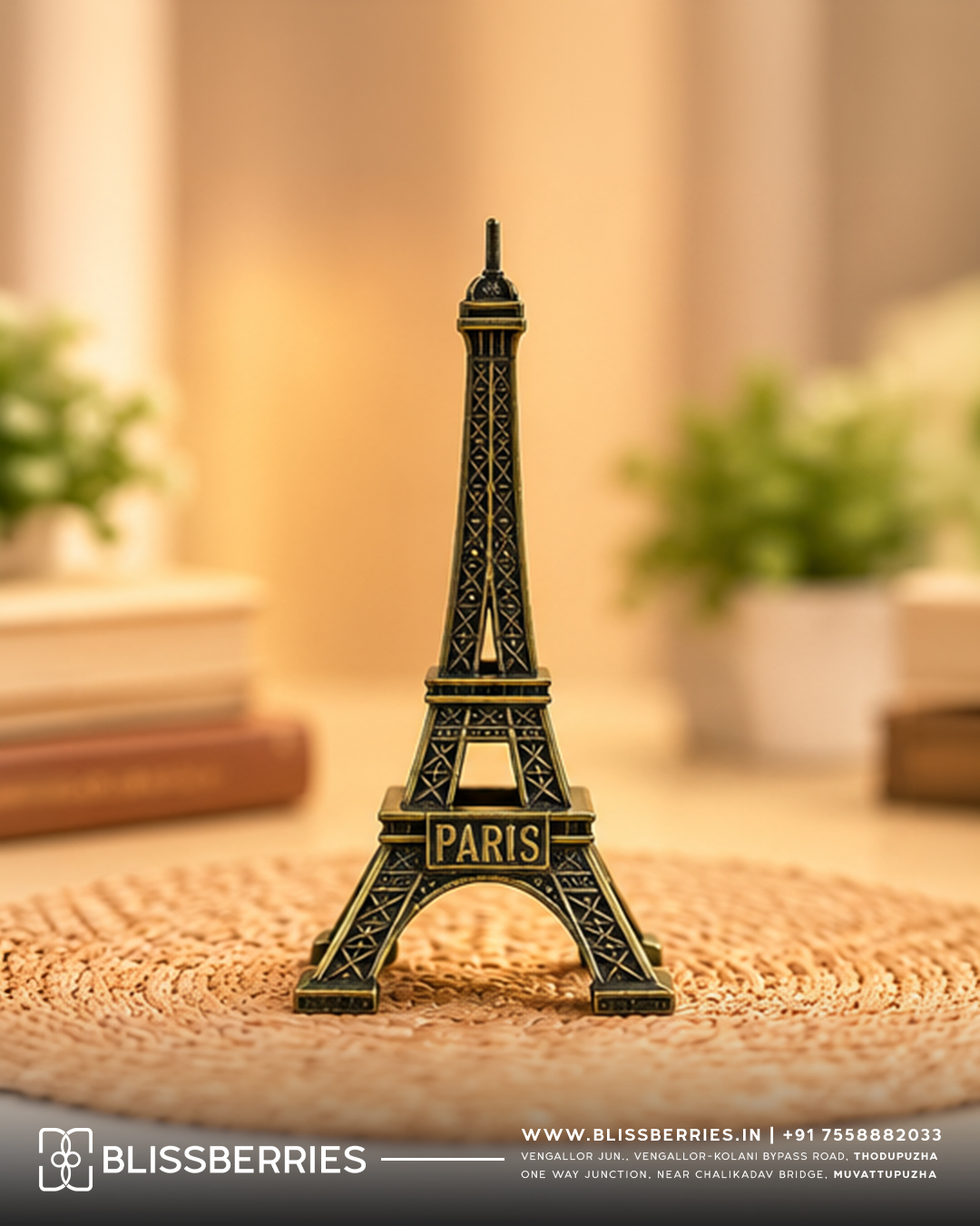 Eiffel Tower Showpiece