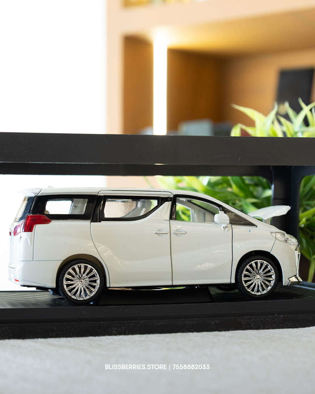 Premium Die-Cast Luxury Minivan Model