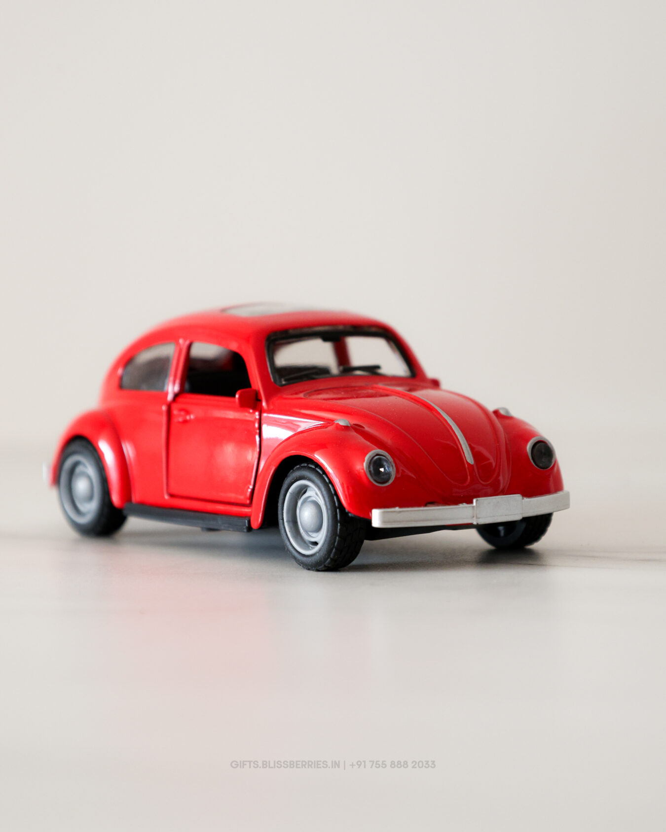 Volkswagen Beetle Red Die-Cast Model Car | Classic Vintage Collectible with Premium Detailing