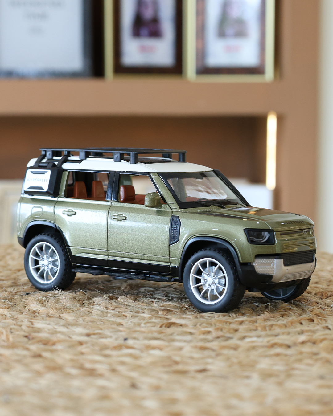 Defender Die-Cast SUV Model 1:22 Scale, Olive Green with Roof Rack - Image 2
