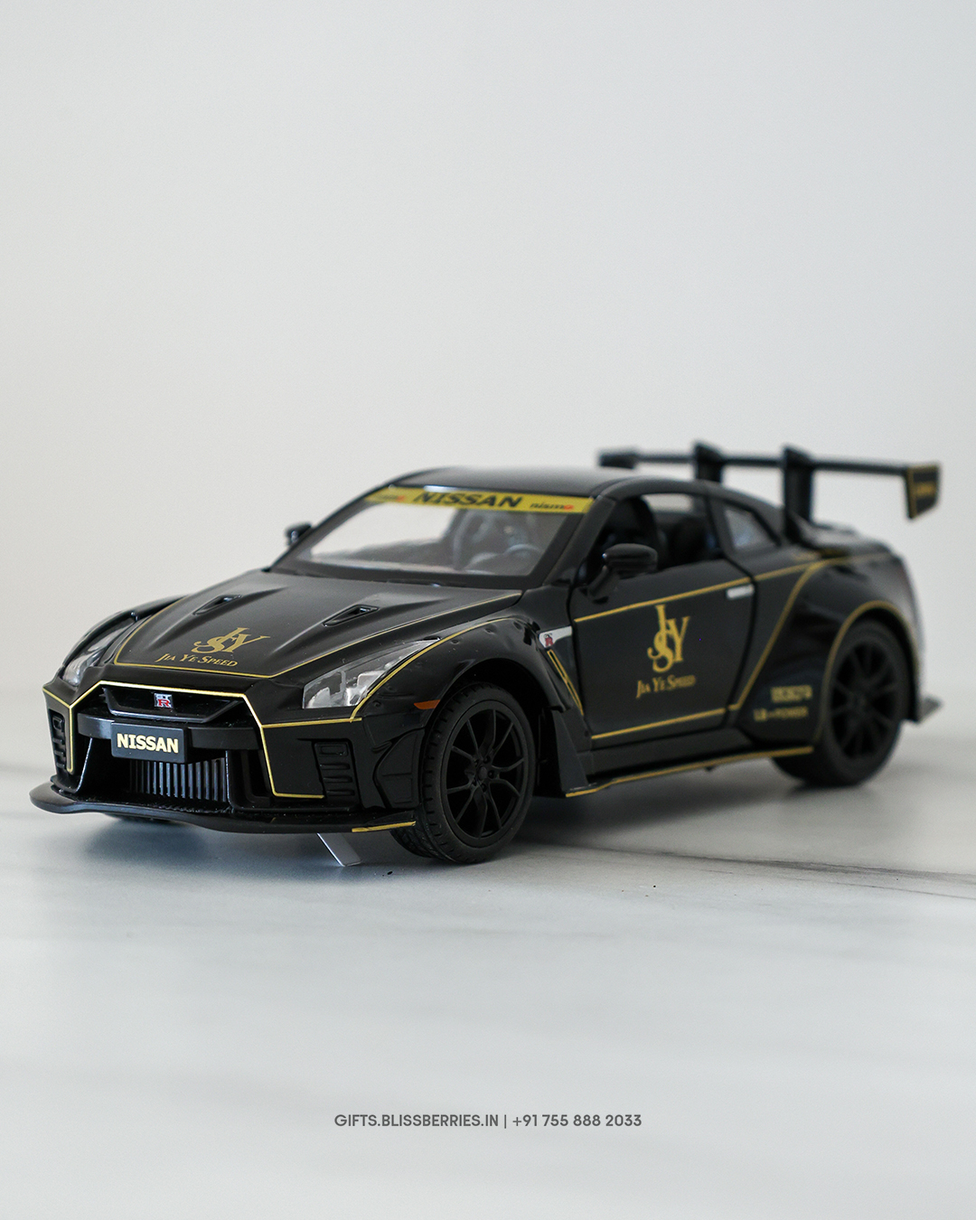 1:22 Scale Nissan GT-R R35 Diecast Model - Black & Gold "Jia Ye Speed" Edition