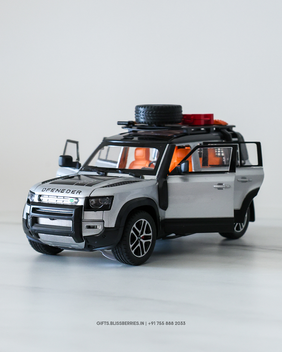 Scalar Die Cast Silver Grey Defender Car Model 1:22 Scale with Accessories | Premium Metal Off-Road SUV Collectible