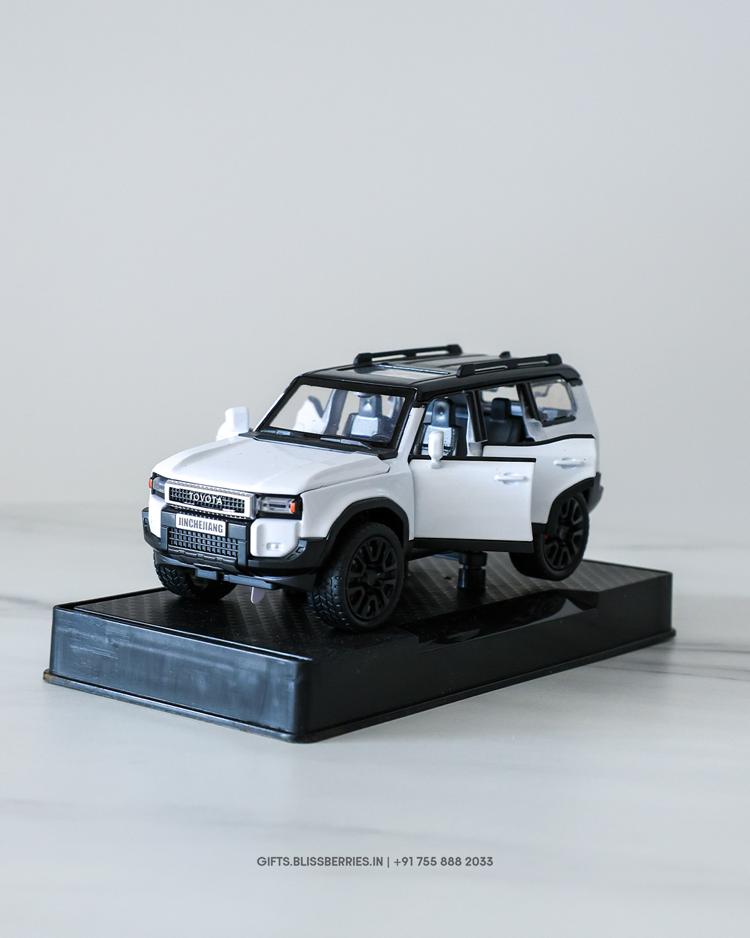 Scalar Die Cast White Land Cruiser Car Model 1:32 Scale | Premium Metal Off-Road SUV Collectible