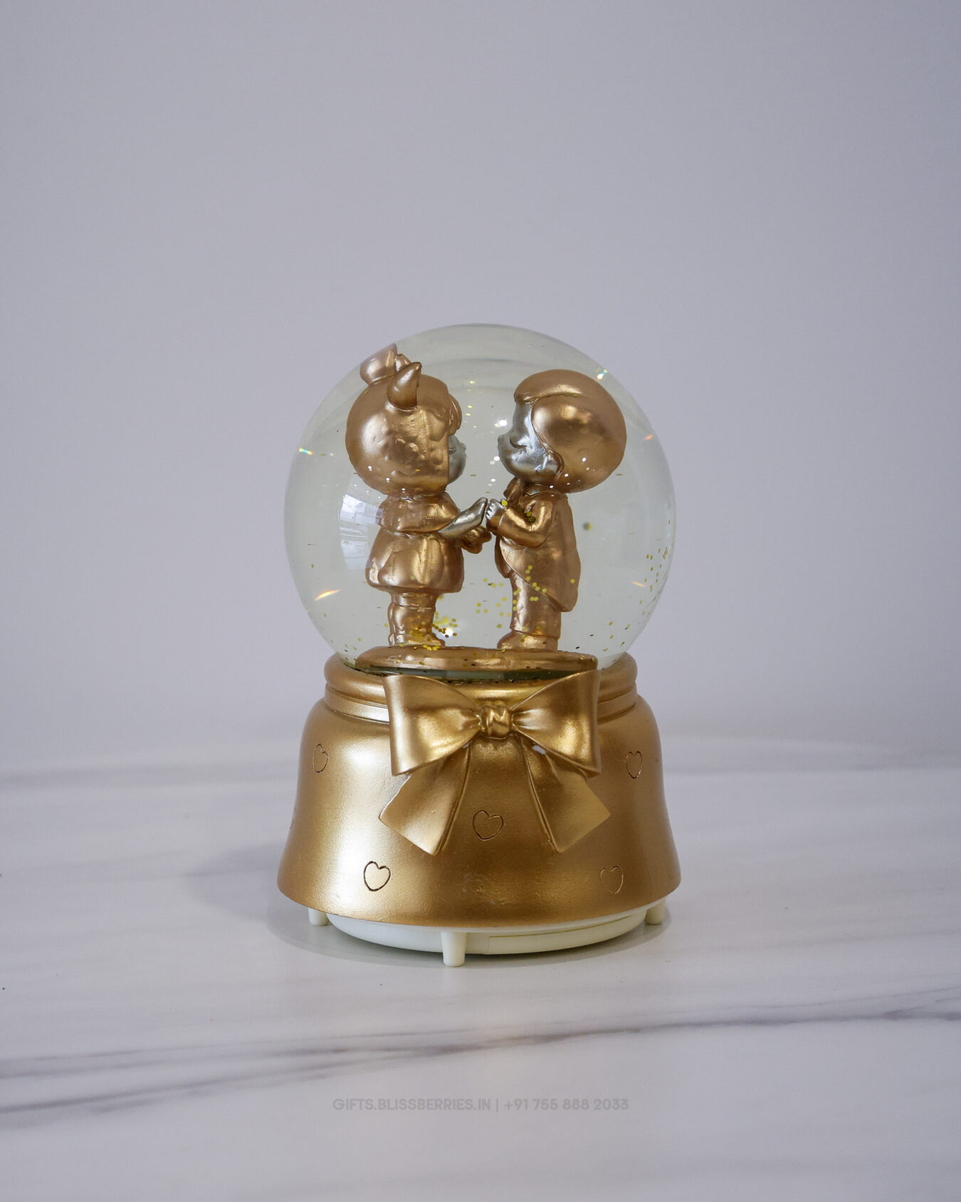 Gel Large Size Golden Cute Couple in Boat Figurine with RGB Light | Premium Romantic LED Decorative Showpiece for Home & Gifting
