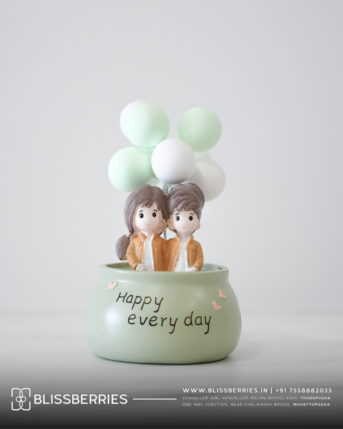 Miniature Green Couple with Balloons Ceramic Showpiece | Romantic Pot Home Décor Gift