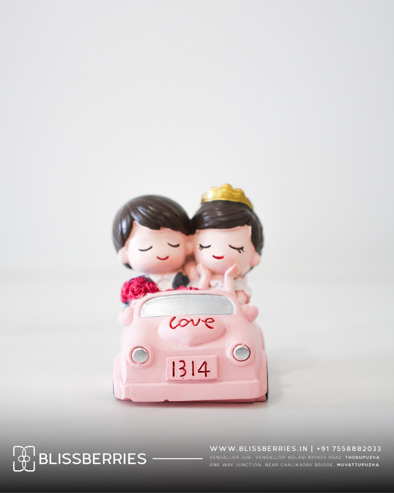Miniature Cute Couple in Car Ceramic Showpiece | Romantic Home Décor Gift