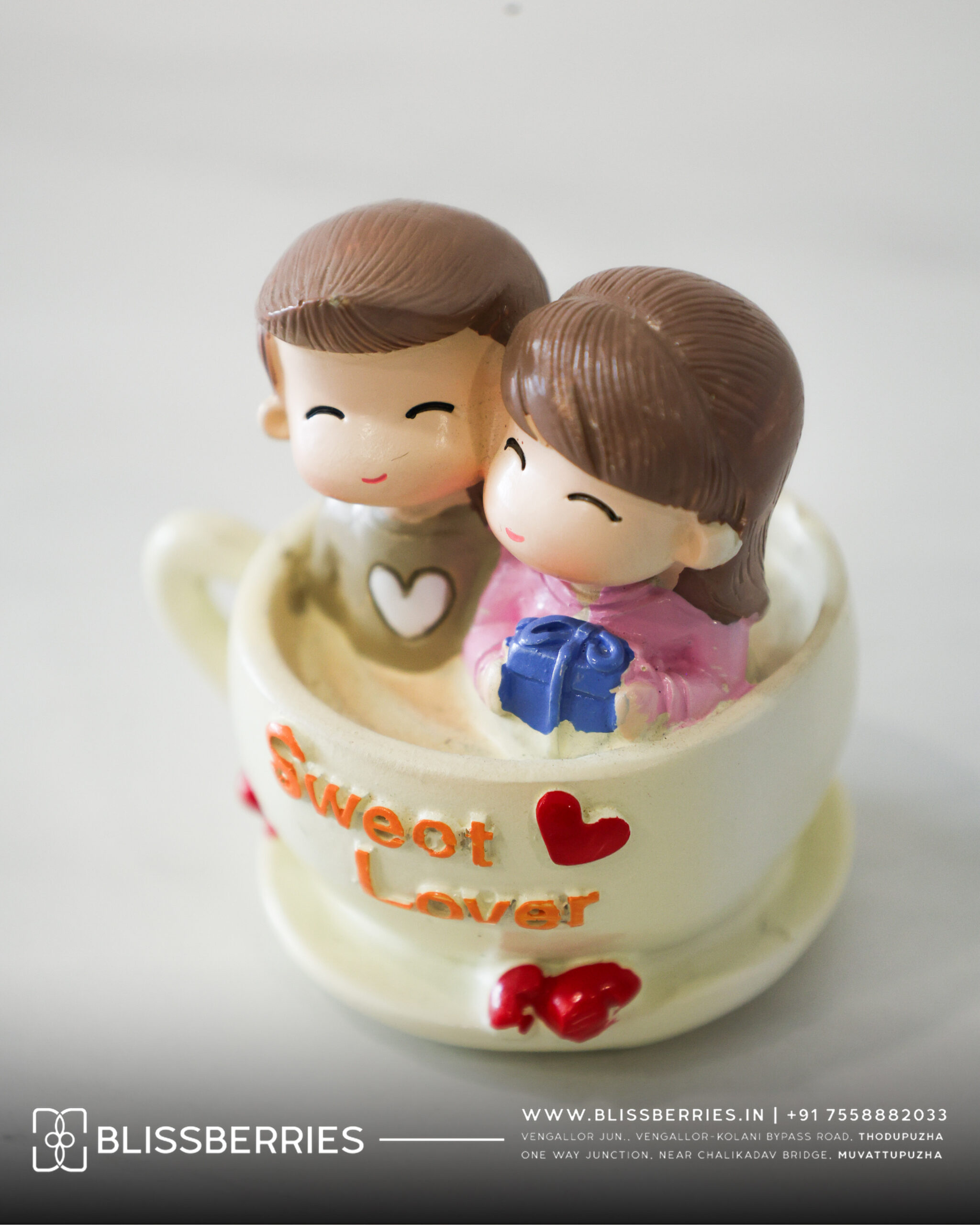 Miniature Cute Couple in Pot Ceramic Showpiece | Romantic Home Décor Gift - Image 3