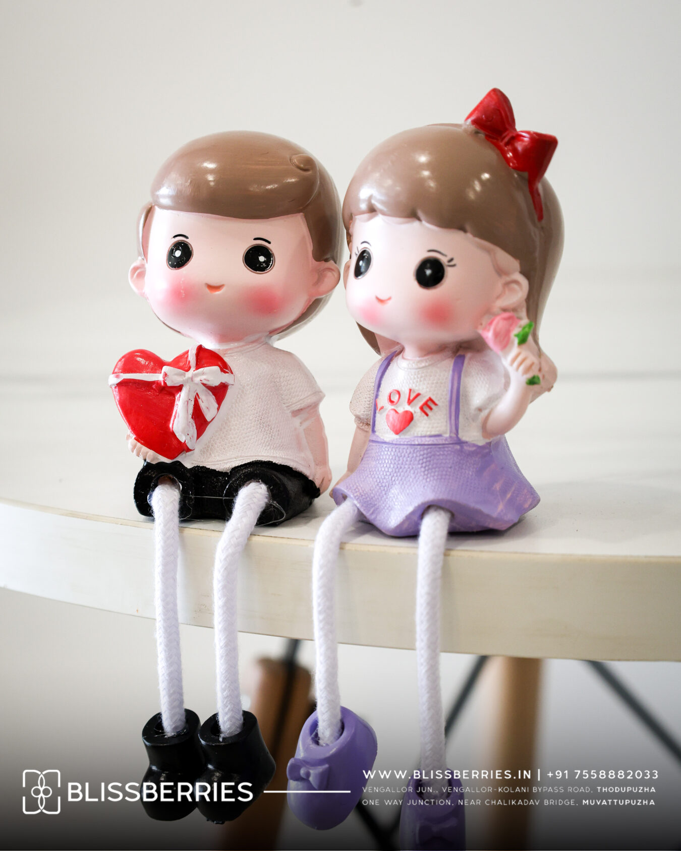 Miniature Ceramic Love Couple Showpiece | Romantic Home Decor Figurine