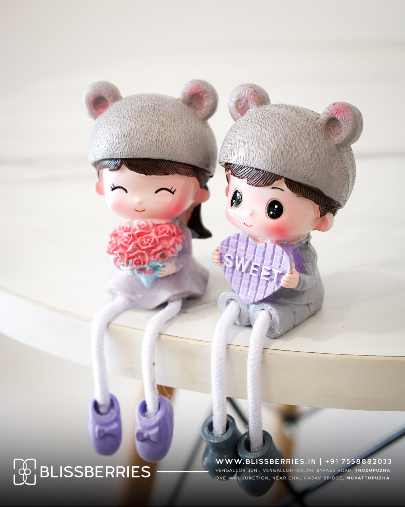 Miniature Ceramic Cute Bouquet & Sweet Couple Showpiece | Romantic Handcrafted Couple Figurine for Home Décor & Gifting